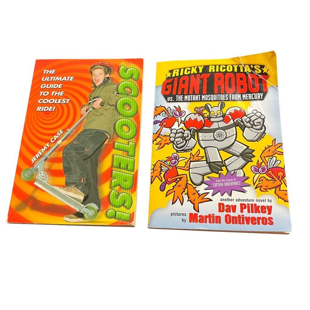 Scholastic Book Set Of 2 Elementary Level Books‎ Ricky Ricotta Robots & Scooters